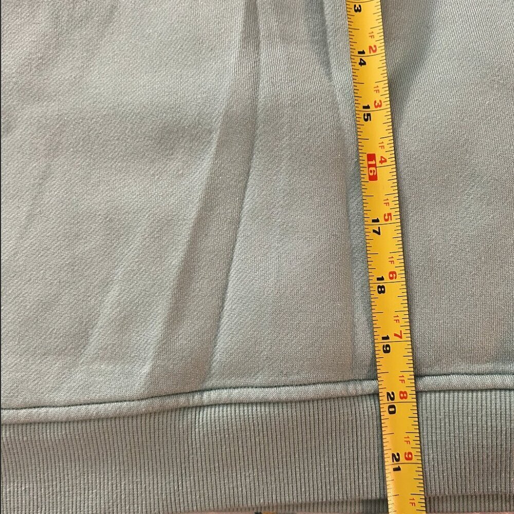 Cozy Earth City Scape Sweatshirt Size M - Picture 7 of 7